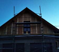 Bardage bois façade Nord : sapin du nord et mélèze.
