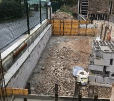 Vide sanitaire en béton banché et agglo coffrés- côté garage