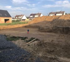 Fondations qui datent déjà d'un mois