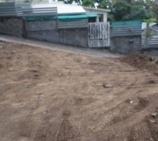 Un acc&egrave;s a &eacute;t&eacute; cr&eacute;&eacute; pour l'arriv&eacute;e des camions.