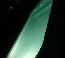 Piscine avec le spot la nuit