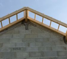 Détail liaison pignon avec charpente.