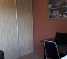 Bureau aménagé:coté Mme