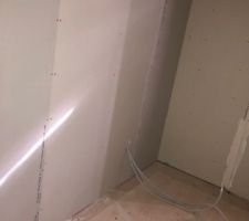 Les cloisons sont montées- chambre n°1