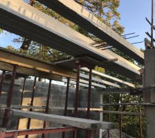 Pr&eacute;paration du coffrage d'une poutre