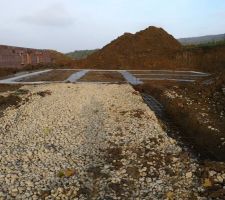 Fondations coulées le deuxième jour de travaux.
Le travail semble bien exécuter les fouilles étaient propres et bien réalisées.