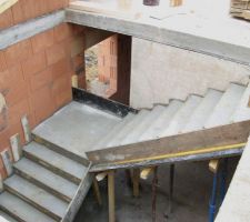 Escalier principal coffré et coulé