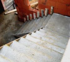 Escalier principal coffré et coulé