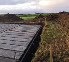 Pose du planch&eacute; alv&eacute;ol&eacute; pr&eacute; contraint