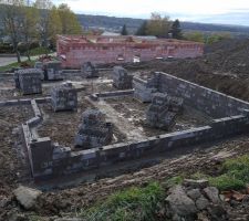 Fin de la première journée d'élévation du sous sol / vide sanitaire