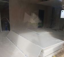 Vue entrée/cellier/salle à manger