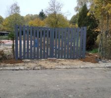 Petit portail (4mx2m) fait maison pour clôturer le chantier