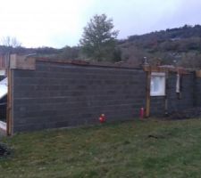 Coffrage des compobaies et coulage du chaînage ceinturage.