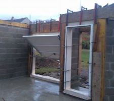 Coffrage des compobaies et coulage du chaînage ceinturage.