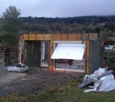 Coffrage des compobaies et coulage du chaînage ceinturage.