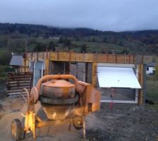 Coffrage des compobaies et coulage du chaînage ceinturage.