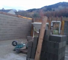 Coffrage des compobaies et coulage du chaînage ceinturage.