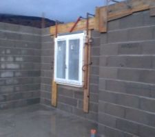 Coffrage des compobaies et coulage du chaînage ceinturage.