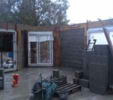 Coffrage des compobaies et coulage du chaînage ceinturage.