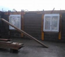 Coffrage des compobaies et coulage du chaînage ceinturage.