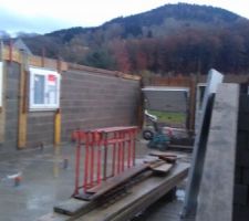 Coffrage des compobaies et coulage du chaînage ceinturage.