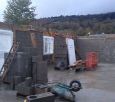 Coffrage des compobaies et coulage du chaînage ceinturage.