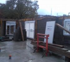 Coffrage des compobaies et coulage du chaînage ceinturage.