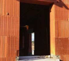 Installation des appuis de fenêtres teinté gris ciment