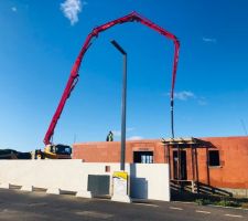 Le maçon Guieysse Construction coule le toit terrasse