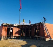 Le maçon Guieysse Construction coule le toit terrasse