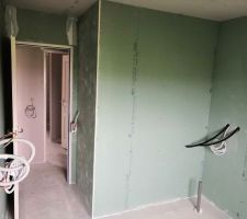 Salle de bain à l'étage.