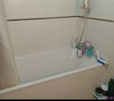 2eme Salle de bain avec double vasques et baignoire