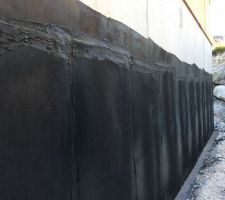 Première partie de l'étanchéité du sous bassement