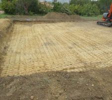 A la fin de la matin&eacute;e l'emplacement de la future maison est d&eacute;j&agrave; avanc&eacute;