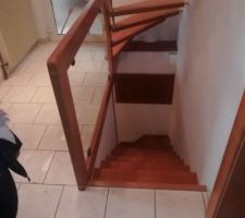 Entree et escalier vers sous-sol