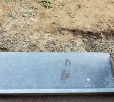 J'ai dit, on ne marche pas sur les pierres bleues !