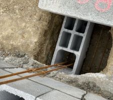 Montage d?un pilier &laquo;&nbsp;oubli&eacute;&nbsp;&raquo;