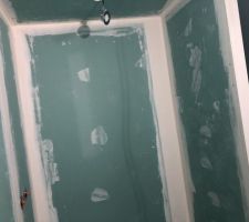 Pose des bandes a placo dans la douche