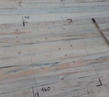 Plancher sapin 20mm : la réservation pour la sortie de cheminée