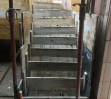 Coffrage de l escalier béton