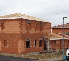 Charpente ! La maison prend forme