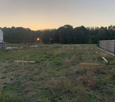 18 septembre 2019 , signature chez le notaire et pose le jour même des chaises.
Cette fois ci c?est parti