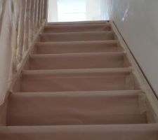 Vue escalier sur palier etage