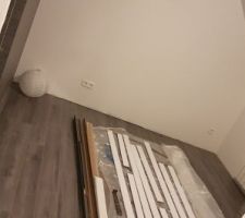 Mise en peinture des plinthes chambre 4