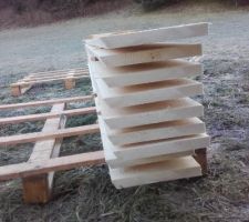 Bandeau de rives et d'égout, en planche brutes de 27mm, délignées pour avoir une goutte d'eau nette en bas