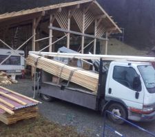 Dernier chargement de bois (pour 2019), plus les gouttières inox, et toute la zinguerie, dont 17 tôles planes 2x1