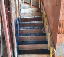 Coffrage pour l'escalier b&eacute;ton