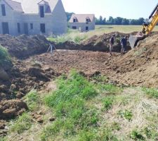 La grosse pelleteuse entre sur sc&egrave;ne