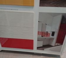 Carrelages Marazzi blancs et rouges pour sdb haut