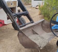 2m3 a couler a la b&eacute;tonni&egrave;re, merci le tracteur !